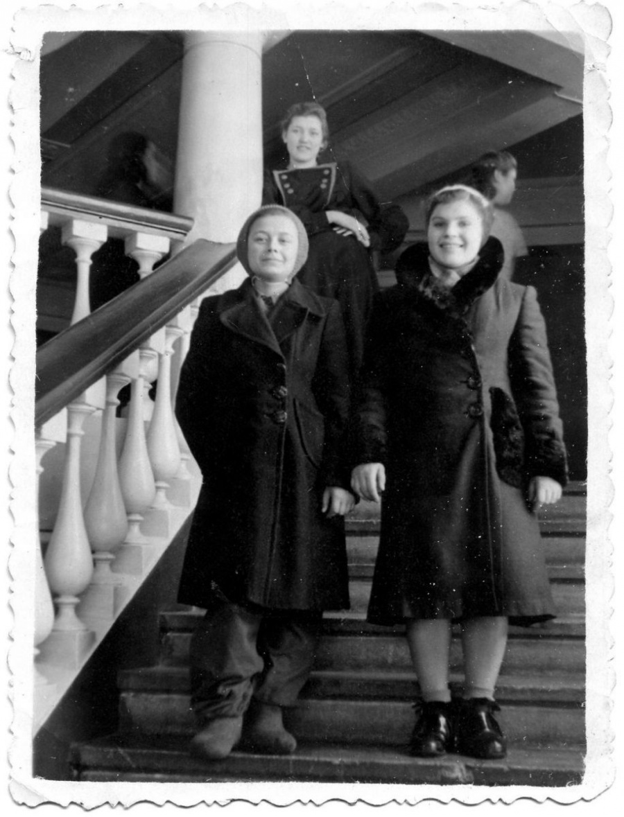 Фото 1956 года. Женское общежитие в «Мадриде». Фото 1956 года. Женское общежитие в «Мадриде».