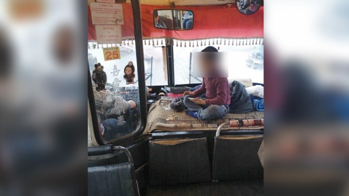 «Это автобус или детсад»: челябинский маршрутчик вышел в рейс с маленьким сыном