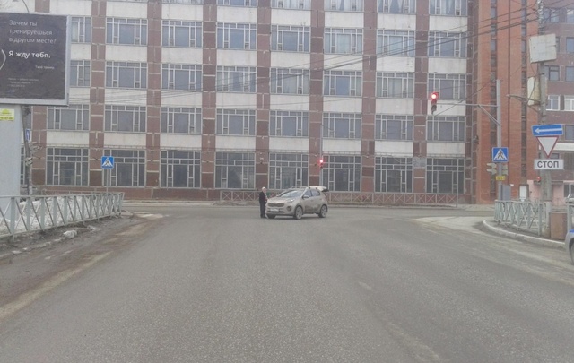 В Перми водитель иномарки сбил девушку-пешехода, переходившую дорогу на зеленый сигнал светофора