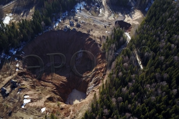 Размеры воронки — 25 на 32 метра Размеры воронки — 25 на 32 метра