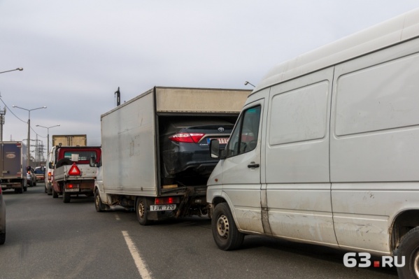 Пробка на Красноглинском шоссе должна уменьшиться Пробка на Красноглинском шоссе должна уменьшиться