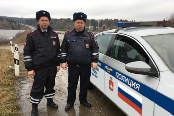 Александр Королев и Владислав Чечулин помогли двум едва не утонувшим рыбакам Александр Королев и Владислав Чечулин помогли двум едва не утонувшим рыбакам