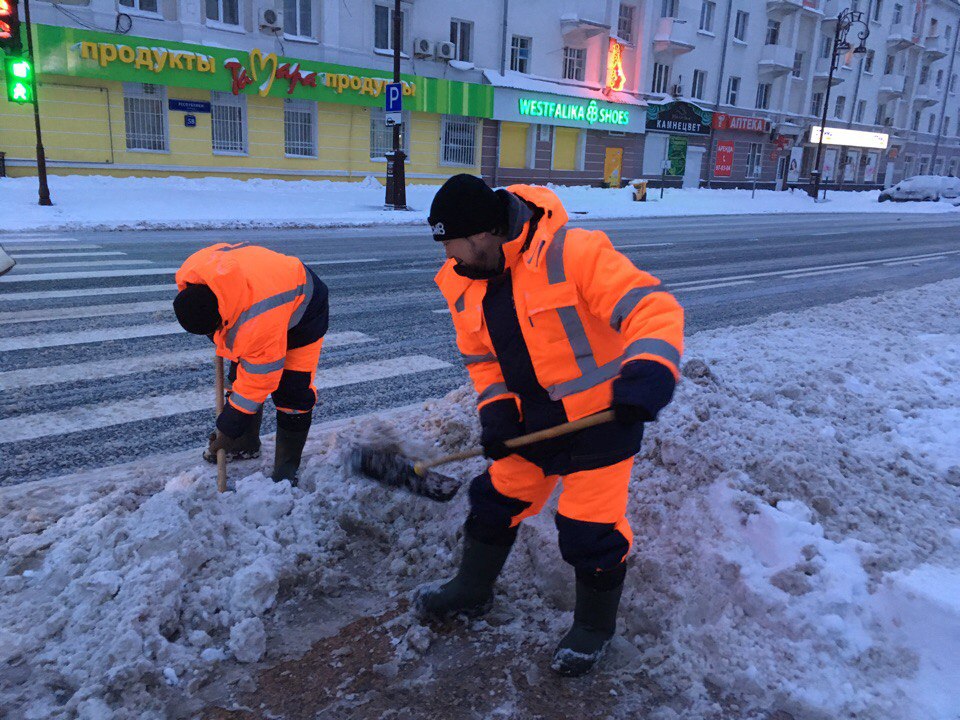 Борьба за чистые дворы началась еще ночью Борьба за чистые дворы началась еще ночью