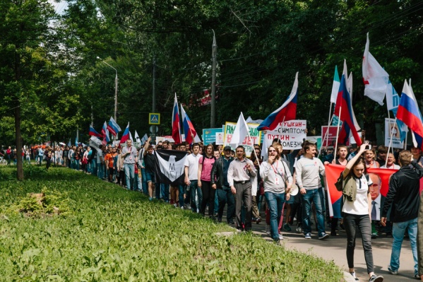 Участники акции протеста прошли по улице Свободы Участники акции протеста прошли по улице Свободы