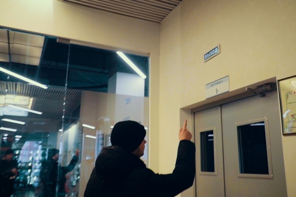 Мы проверили пять торговых центров города на исправность работы аварийных выходов Мы проверили пять торговых центров города на исправность работы аварийных выходов
