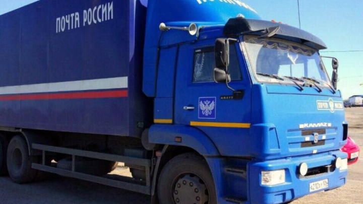В Ростовской области водитель КАМАЗа с логотипом «Почты России» незаконно перевозил спирт