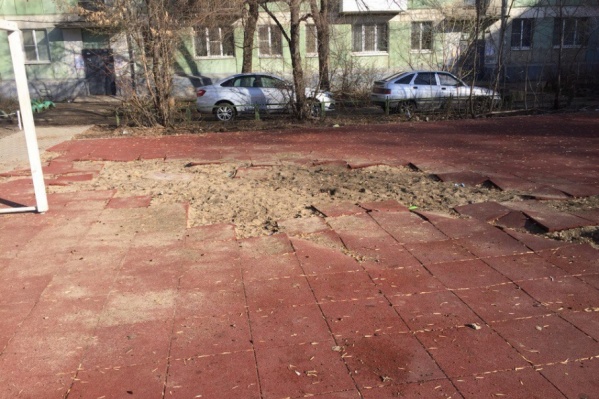 Поле стало негодным для игры в футбол Поле стало негодным для игры в футбол