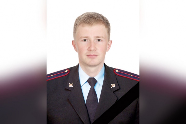 Ярослав Власов служил в полиции с 2012 года, инспектором ДПС начал работать в прошлом году Ярослав Власов служил в полиции с 2012 года, инспектором ДПС начал работать в прошлом году