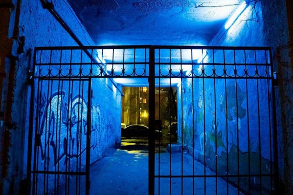 Вот так городские власти украсили проход во двор Вот так городские власти украсили проход во двор