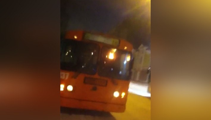 Пожар начался в кабине: в Перми водитель вывела пассажиров из горящего троллейбуса и сама потушила огонь