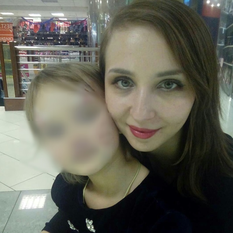 Это Оксана Красова (32 года) и ее пятилетняя дочка