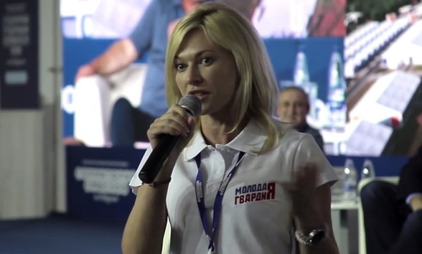 Екатерина Стенякина пристыдила девушку за дорогой телефон Екатерина Стенякина пристыдила девушку за дорогой телефон