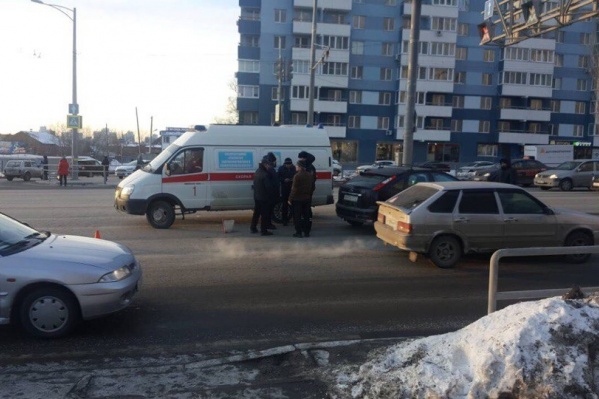 Авария произошла напротив офисного центра Авария произошла напротив офисного центра