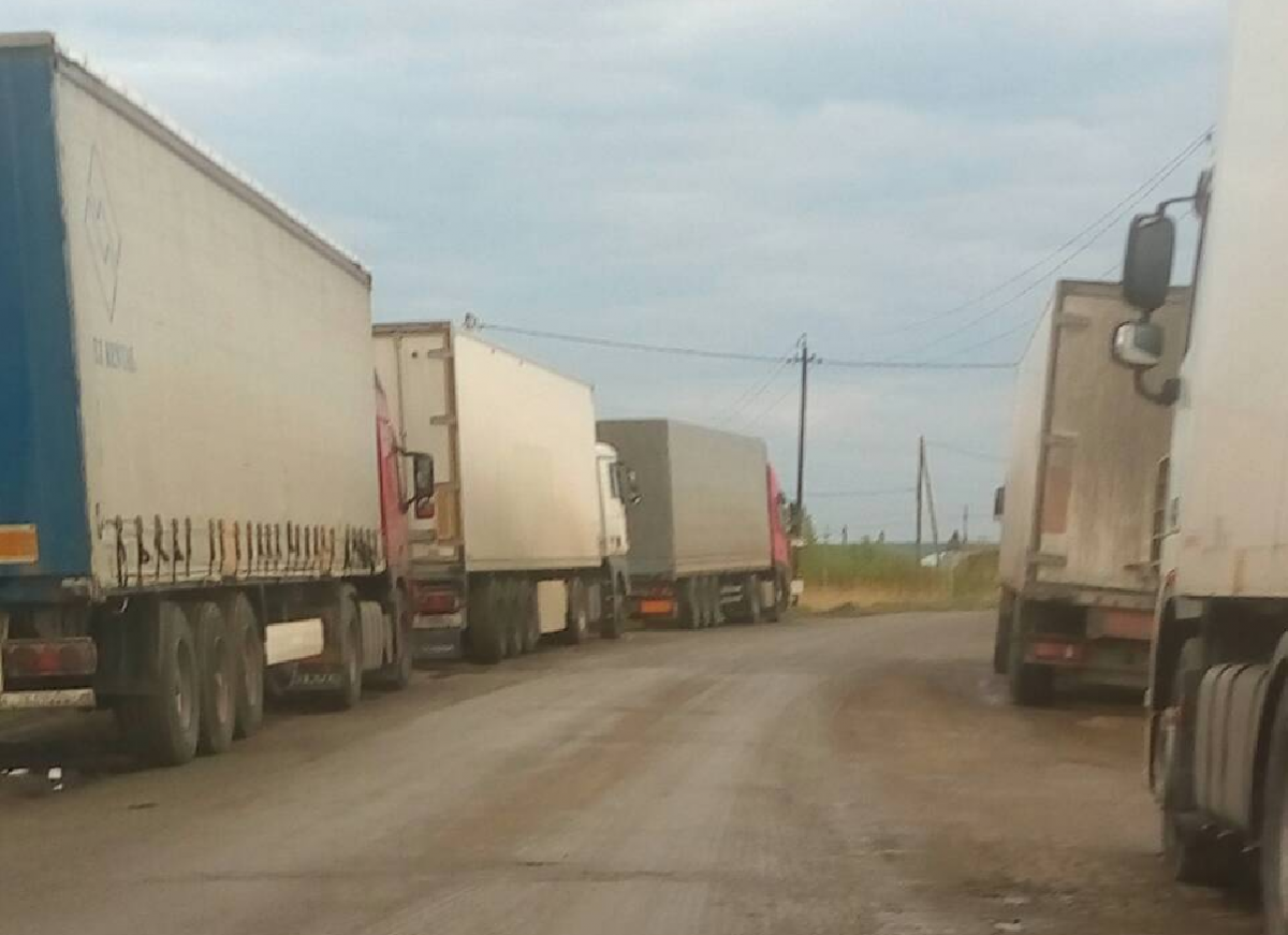 Фуры регулярно штрафуют, но их водителей это не пугает Фуры регулярно штрафуют, но их водителей это не пугает