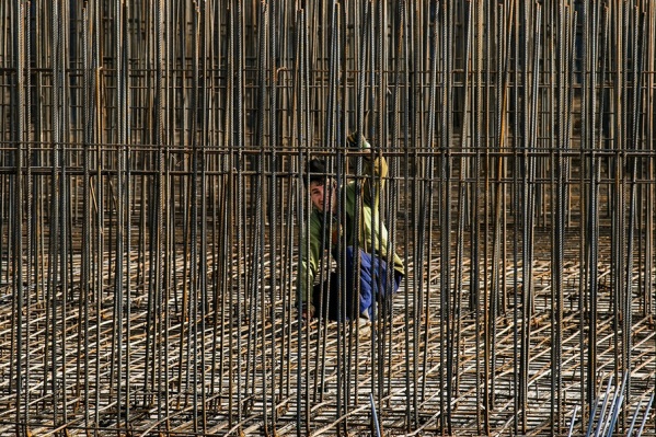 По мнению жителей дома, новый магазин нарушает санитарные нормы По мнению жителей дома, новый магазин нарушает санитарные нормы