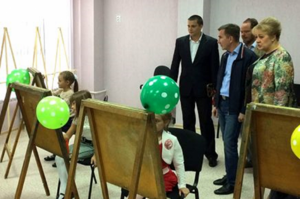 Дети рисуют на открытии нового культурного центра в Белой Калитве Дети рисуют на открытии нового культурного центра в Белой Калитве