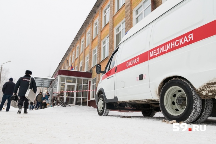 Школа, которая пережила самые страшные в своей истории часы, продолжает жить своей жизнью. Но перемен не избежать. Школа, которая пережила самые страшные в своей истории часы, продолжает жить своей жизнью. Но перемен не избежать.