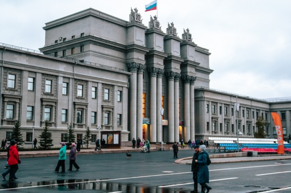 По площади пройдут трудовые коллективы По площади пройдут трудовые коллективы