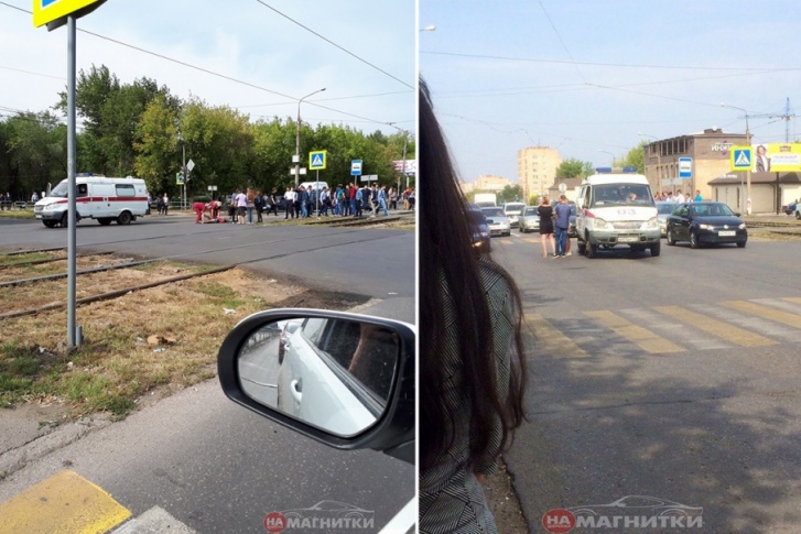 Все пешеходы остановились, пропуская скорую помощь, а девушка пошла на зеленый свет Все пешеходы остановились, пропуская скорую помощь, а девушка пошла на зеленый свет