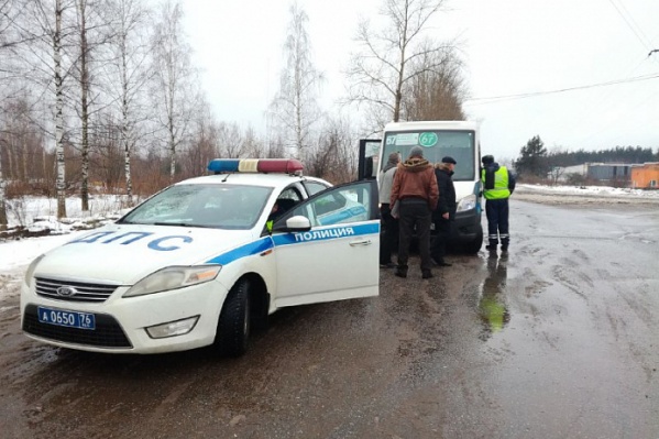 В Заволжском районе сотрудники ГИБДД проверили маршрутки В Заволжском районе сотрудники ГИБДД проверили маршрутки