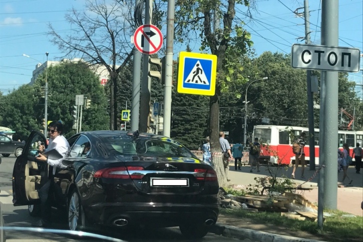 Так и бросают автомобили Так и бросают автомобили