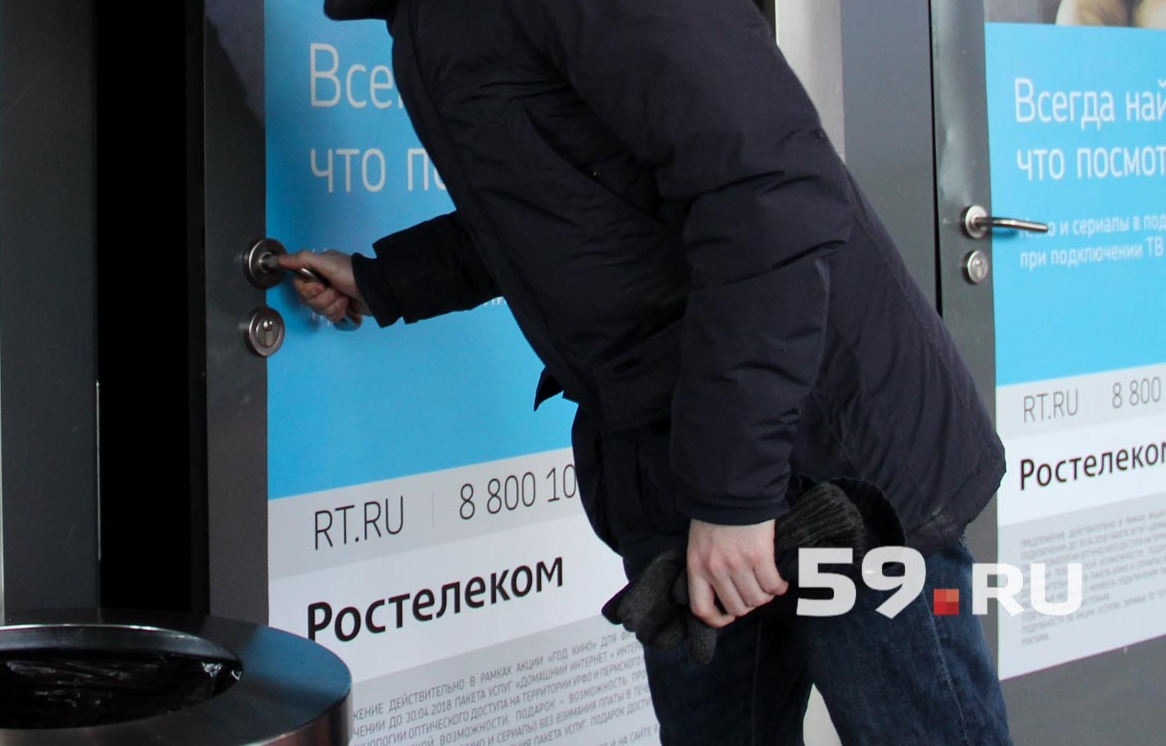В «Кристалле» за дверью находился администратор В «Кристалле» за дверью находился администратор