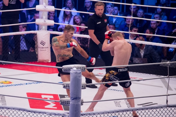 Джо Риггс бился с Артёмом Фроловым за чемпионский пояс Джо Риггс бился с Артёмом Фроловым за чемпионский пояс