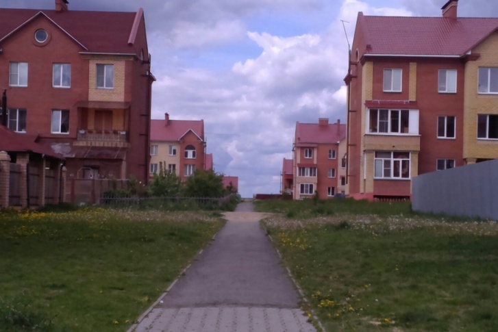 Центрального отопления в домах нет, котельная - единственный источник тепла в квартирах Центрального отопления в домах нет, котельная - единственный источник тепла в квартирах