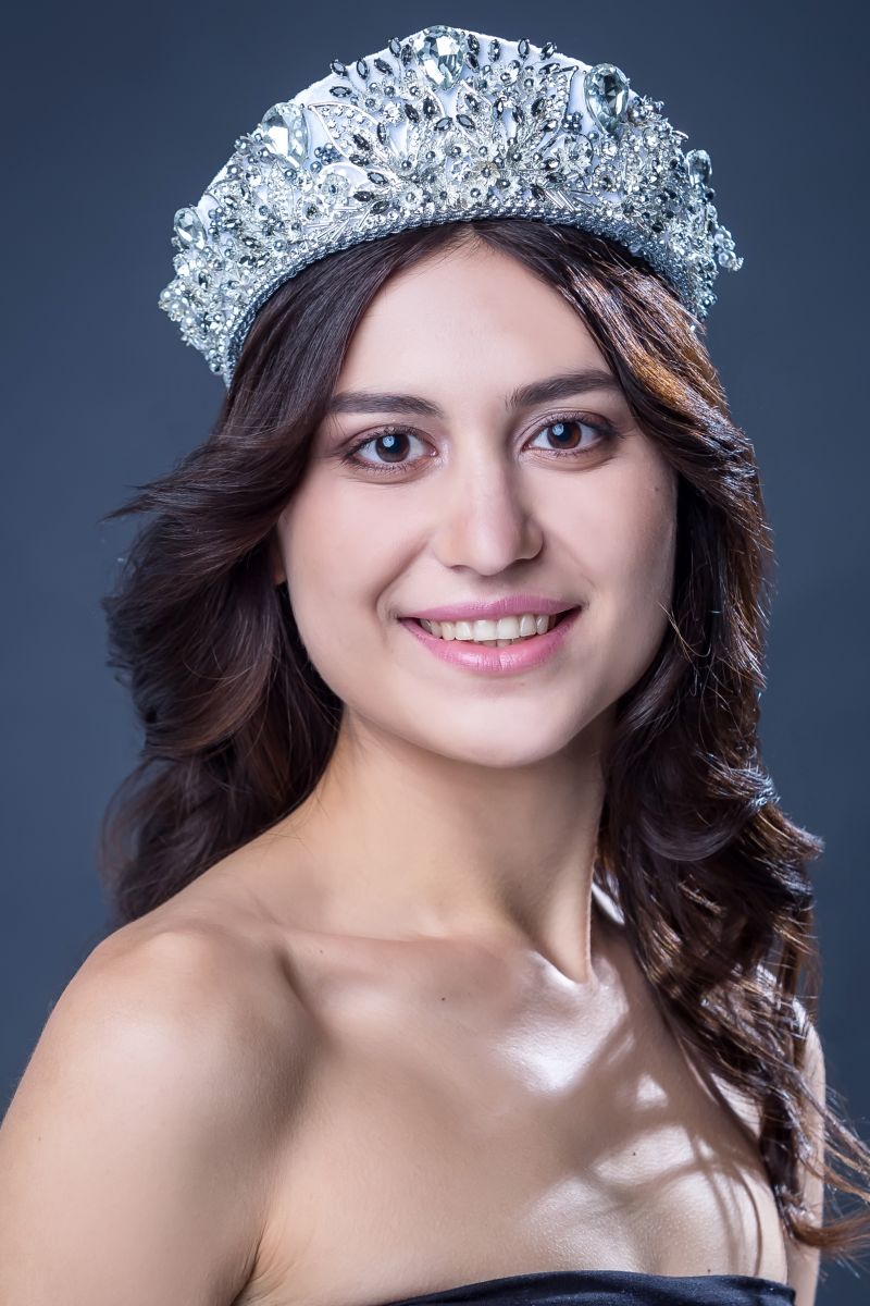 20-летняя Ксения Аразова: "Учусь на 4-м курсе Института прокуратуры УрГЮУ. Модель, с детства занималась спортом, имею 2-й взрослый разряд по баскетболу. Мой девиз по жизни: "Следуй своей мечте, и Вселенная откроет тебе двери там, где были только стены..."
20-летняя Ксения Аразова: "Учусь на 4-м курсе Института прокуратуры УрГЮУ. Модель, с детства занималась спортом, имею 2-й взрослый разряд по баскетболу. Мой девиз по жизни: "Следуй своей мечте, и Вселенная откроет тебе двери там, где были только стены..."
