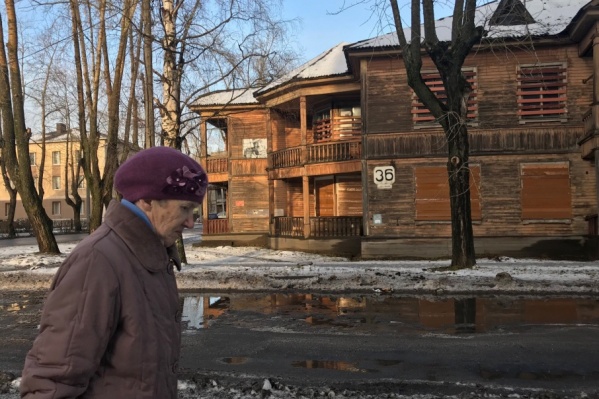С сентября 1940 года по май 1941-го в этом доме жил Валентин Саввич Пикуль — известный писатель, автор многочисленных художественных произведений на историческую и военно-морскую тематику С сентября 1940 года по май 1941-го в этом доме жил Валентин Саввич Пикуль — известный писатель, автор многочисленных художественных произведений на историческую и военно-морскую тематику