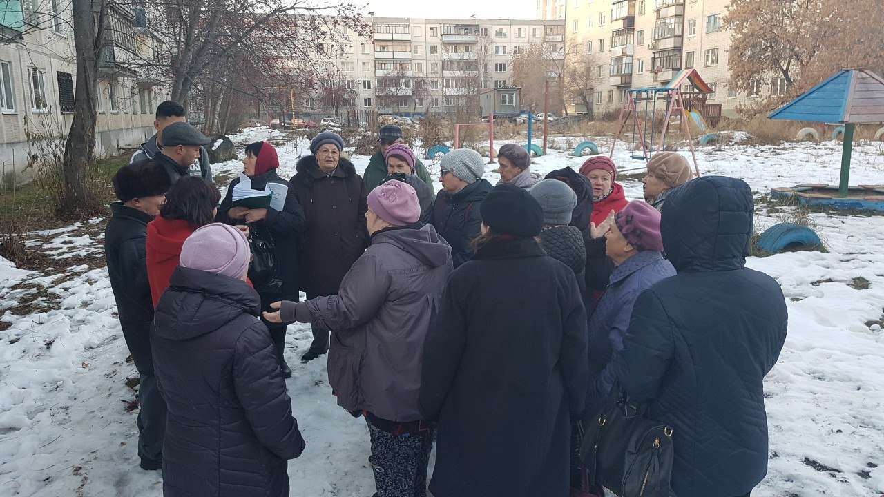 Жители снова вышли на собрание, чтобы узнать, что будет у них под окнами Жители снова вышли на собрание, чтобы узнать, что будет у них под окнами