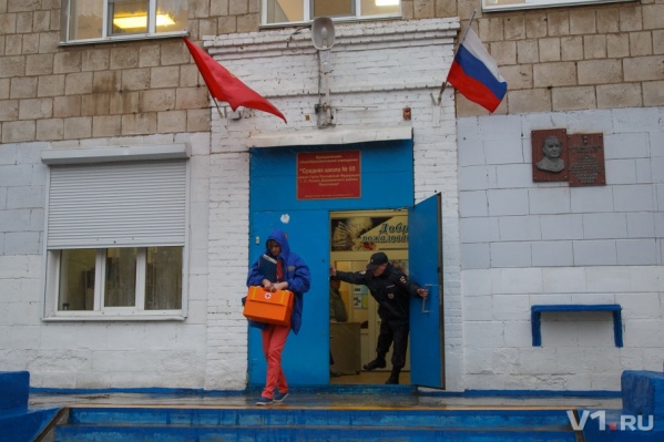 Нож, которым был смертельно ранен восьмиклассник, нашли во дворе школы Нож, которым был смертельно ранен восьмиклассник, нашли во дворе школы