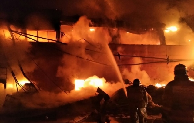 В Тюмени ночью горел аккумуляторный завод