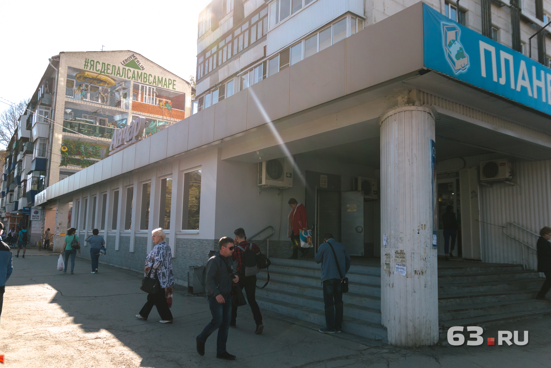 Магазин в бывшем кафе «Чебурашка»: продуктовый магазин и секонд-хэнд Магазин в бывшем кафе «Чебурашка»: продуктовый магазин и секонд-хэнд