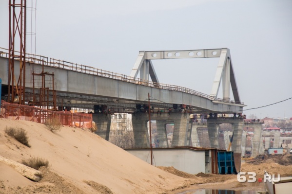 Строительство моста планируют завершить в 2019 году Строительство моста планируют завершить в 2019 году