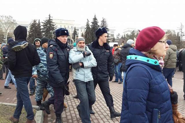 За участие в несанкционированном пикете горожане заплатят по 10 тысяч рублей