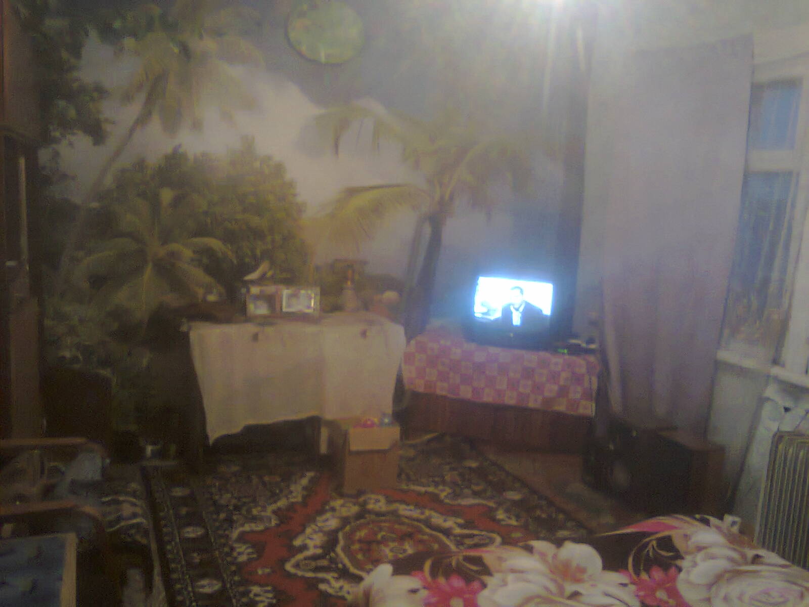 В комнате, где Наталья планирует жить с мужем и дочкой, есть мебель и телевизор