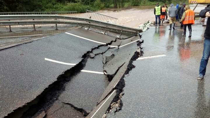 На федеральной трассе Пермь–Екатеринбург обрушился мост