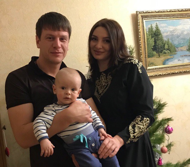 Семья Мирзабалаевых: папа Рамиз, мама Алина и малыш Равильчик Семья Мирзабалаевых: папа Рамиз, мама Алина и малыш Равильчик