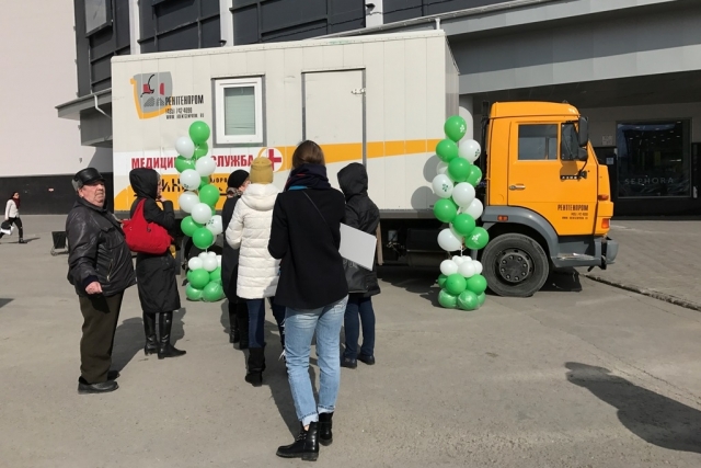 Мобильный цифровой флюорограф выглядит вот так. Он будет стоять у центрального входа в ТРЦ 24 и 31 марта и 7, 14 и 21 апреля Мобильный цифровой флюорограф выглядит вот так. Он будет стоять у центрального входа в ТРЦ 24 и 31 марта и 7, 14 и 21 апреля