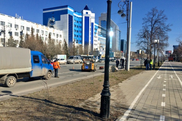Улично-дорожные работы на улице Республики: создание ливневого колодца Улично-дорожные работы на улице Республики: создание ливневого колодца
