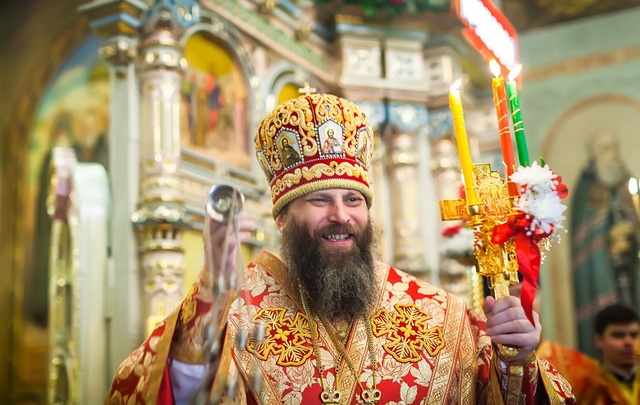 Праздник света и добра: православные челябинцы встретили Пасху в храмах