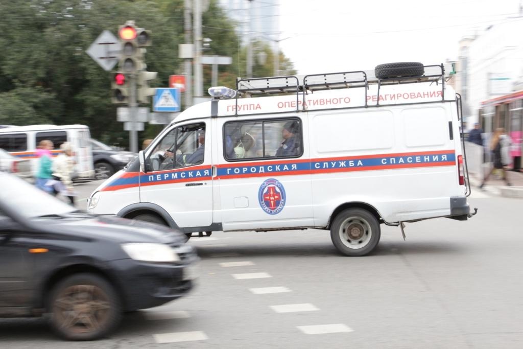 По городу ездят автомобили службы спасения По городу ездят автомобили службы спасения