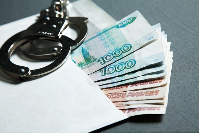 Воровка вломилась в квартиру, когда школьник открыл дверь Воровка вломилась в квартиру, когда школьник открыл дверь