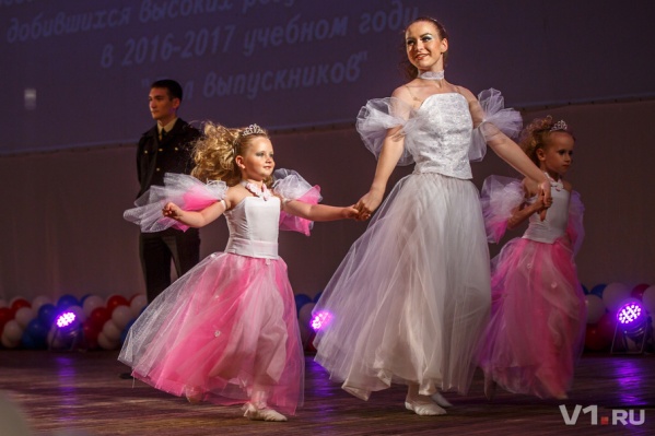 Бальные танцы волгоградские медалисты смотрели из зала Бальные танцы волгоградские медалисты смотрели из зала