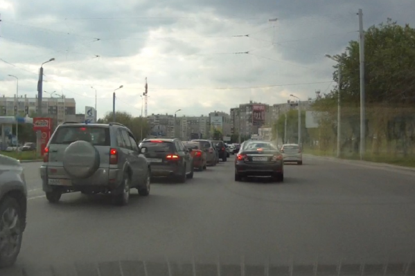 Некоторым автомобилистам сложно сориентироваться на дороге без разметки Некоторым автомобилистам сложно сориентироваться на дороге без разметки