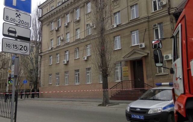 Около школы в Ростове взорвался фонарик: прохожему оторвало руку