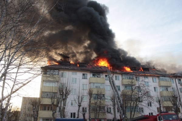 Кровлю многоквартирного дома планируют сделать в разумные сроки Кровлю многоквартирного дома планируют сделать в разумные сроки