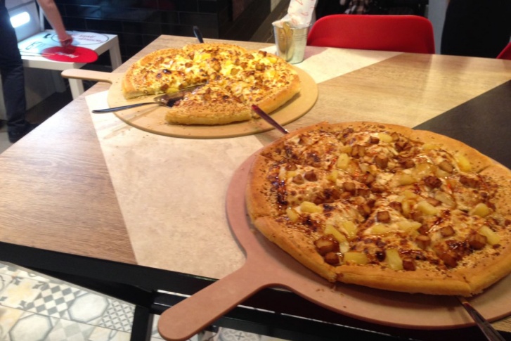 В Екатеринбурге Pizza Hut открывает компания, которая владеет екатеринбургским KFC.
В Екатеринбурге Pizza Hut открывает компания, которая владеет екатеринбургским KFC.