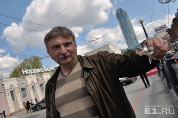 Поймать рыбку можно и в центре Екатеринбурга (но лучше не надо).